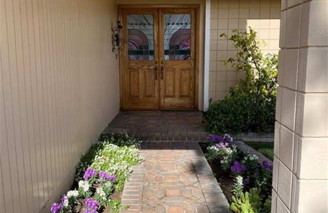 5113 Oconto Avenue Gallery 3