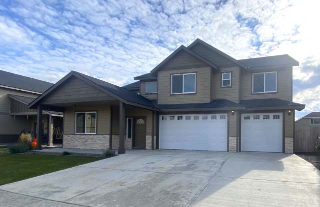 5-Bed, 3-Bath Home w/ Fenced Backyard! - 2104 West Sunnyview Lane, Kittitas County, WA 98926