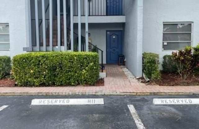 6600 S Oriole Boulevard - 6600 South Oriole Boulevard, Palm Beach County, FL 33446