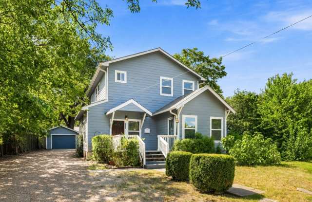 UT PRE-LEASE: North Campus 6 bed / 3 bath Remodel, High-End Kitchen Features SS Appliances, Wood Floors, Updated Bathrooms Gallery 3