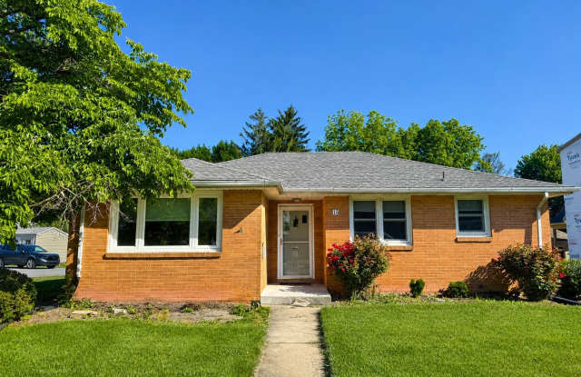 Charming 2 Bedroom Home in Prime Lititz Location - Attached Garage & Large Unfinished Basement photos photos