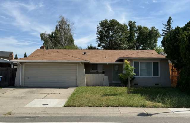 Beautiful and renovated 4 Bed 2 Bath in Sacramento! photos photos