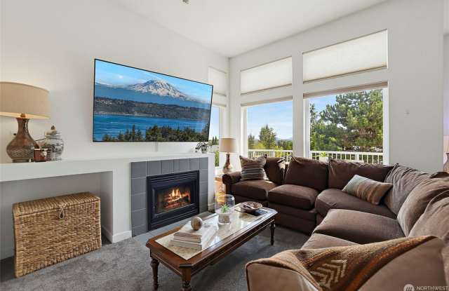 Application Pending - Beautiful 2-Bedroom Condo in Kent Gallery 4