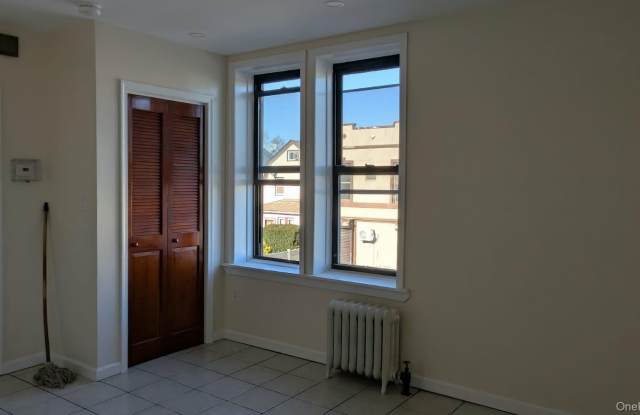 214-85 Jamaica Avenue Gallery 4