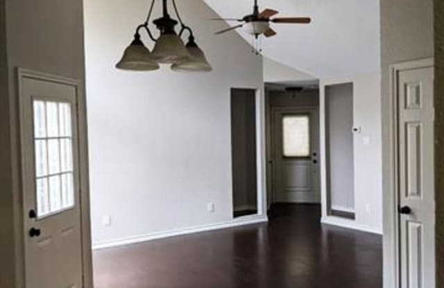 18008 Whispering Gables Lane Gallery 2