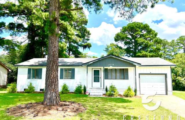Conveniently Located Close to Cape Fear Valley and Fort Bragg! AVAILABLE NOW! photos photos