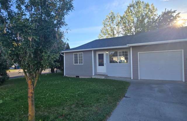 Charming, bright and super clean home ~ 1317 sq ft, SW Redmond Gallery 1