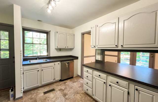 Charming 3BR/2BA Home in Louisa, VA photos photos