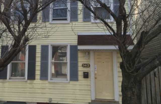 Spacious 4 Bedroom, 1.5 Bath House With Yard-York City SD photos photos