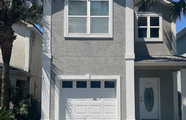 3Bd/2.5Ba two-story house located in quiet neighborhood. photos photos