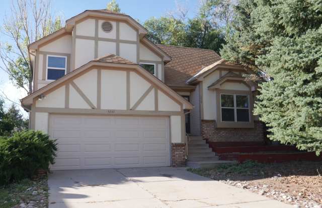 4 Bed, 3 Bathroom House with Fenced in Backyard photos photos