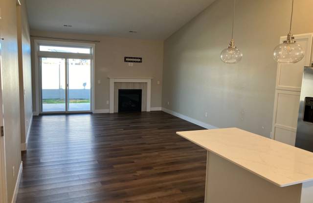 Beautiful West End Home Gallery 3
