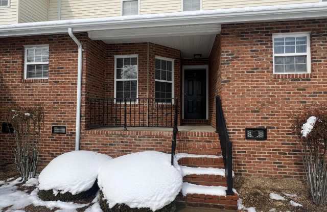 423 Fairgrounds Road unit: 7 photos photos