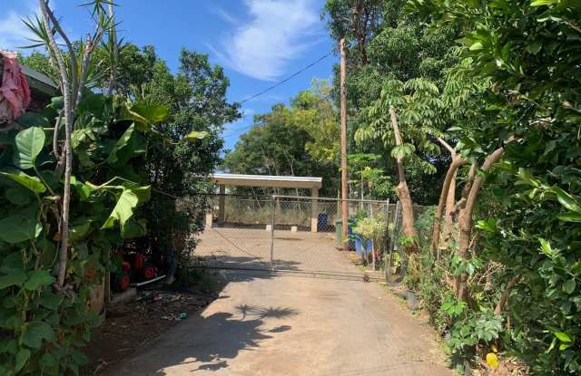 Makaha spacious duplex, 3 bedroom, 2 bath with 2 covered parking stalls, pet negotiable, fenced property photos photos Makaha spacious duplex, 3 bedroom, 2 bath with 2 covered parking stalls, pet negotiable, fenced property photos photos