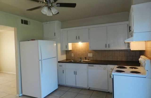 2625-31 SW H Ave - 2625 Southwest H Avenue, Lawton, OK 73505