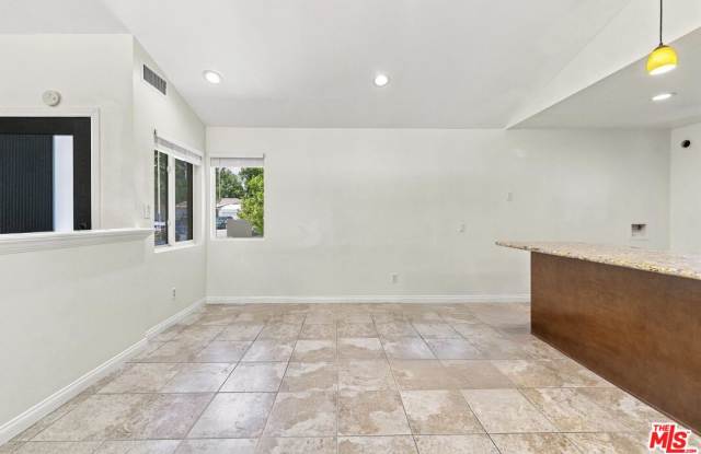15920 Gledhill Street Gallery 4