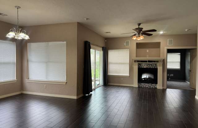 4413 NW Wolf Creek Blvd - HOT NEW LISTING! Gallery 3