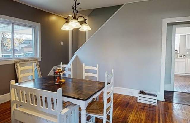 5Br 2Bath! Huge Deck Fully Renovated Gallery 1