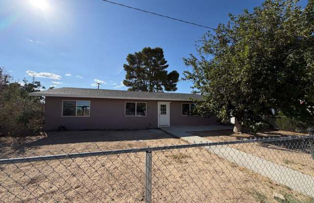 3 Bedroom 2 Bathroom House Located in Grandview Gallery 1