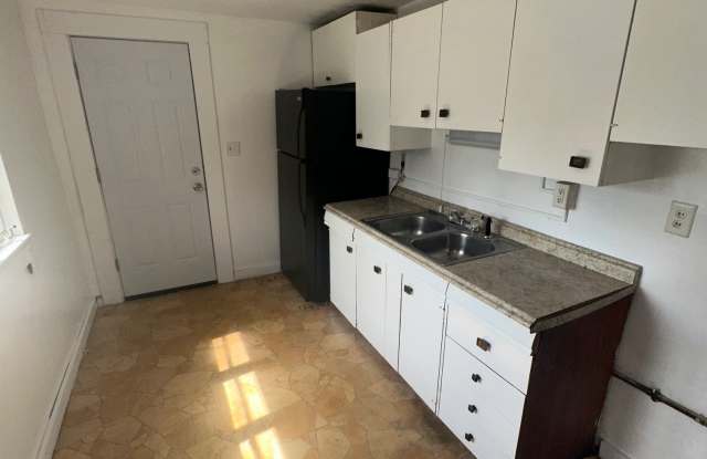 12 Lincoln Avenue - 2nd floor Left Gallery 2