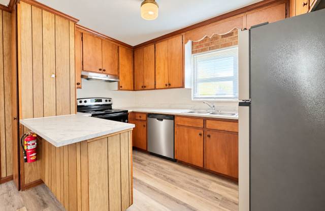 Adorable 2 Bedroom Convenient to I-29, Shopping & More! - Fall Move in Special! Gallery 3