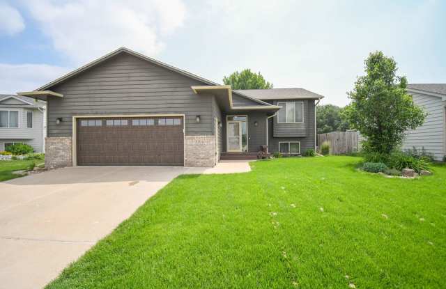 Spacious  Stylish Home in a Prime Location! photos photos