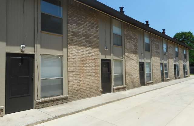 2504 N Hudson ($0 Renew Fee) Gallery 3