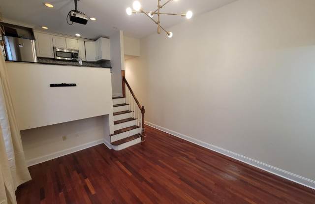 1828-00 GREEN Street Gallery 3