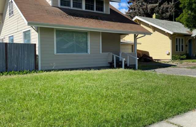 Big Home, Big Possibilities! 6 bed 2 bath in Selah! photos photos
