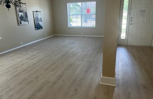 8401 Asheville Lane Gallery 2