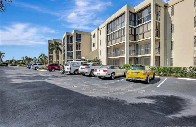 150 SE Four Winds Drive unit: B303 photos photos