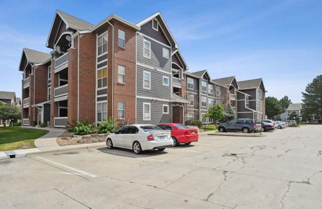 3 Bedroom Condo in Aurora Gallery 3