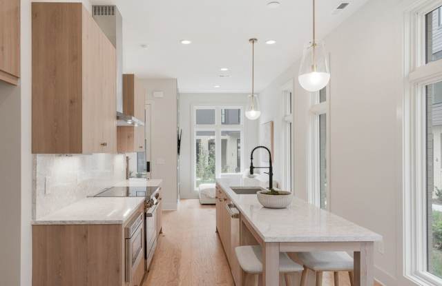 Stunning End Unit Townhome in Salemtown photos photos Stunning End Unit Townhome in Salemtown photos photos