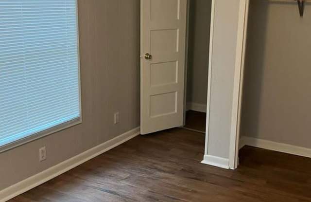 4700 Beaumont Avenue photos photos