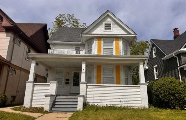 1432 Hayes Avenue - 2 photos photos