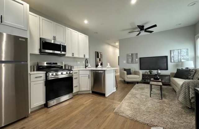 5452 North Paulina St. Gallery 3