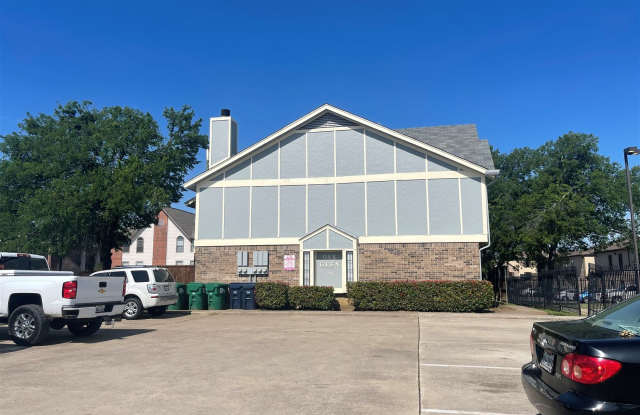 Oak Glen Apartments - 214 N North Texas Blvd, Denton, TX 76201