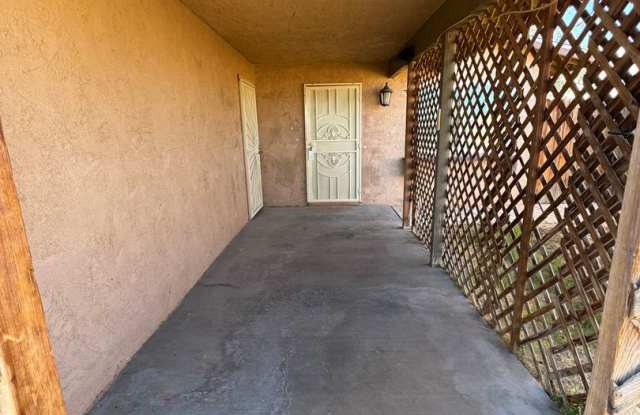 spacious 3 bedroom 2 bath home with large yard on cul-de-sac Gallery 4