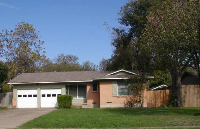 402 Vernet Street - 402 Vernet Street, Richardson, TX 75080