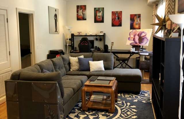 2539 West Iowa Street Gallery 2