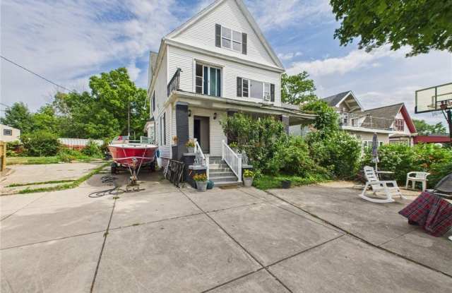 2403 Niagara Street photos photos