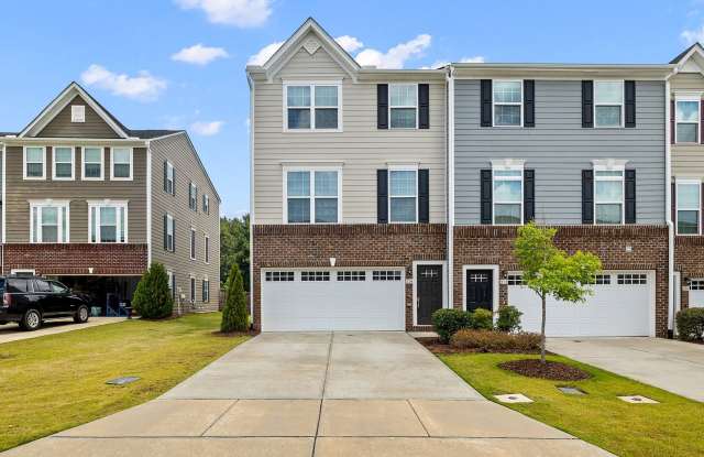 **End Unit 3/3 Townhome in Great Location** photos photos