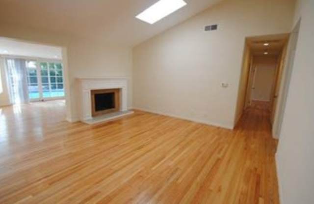17616 Kingsbury Street Gallery 2