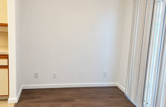 225 E Taylor St Gallery 4