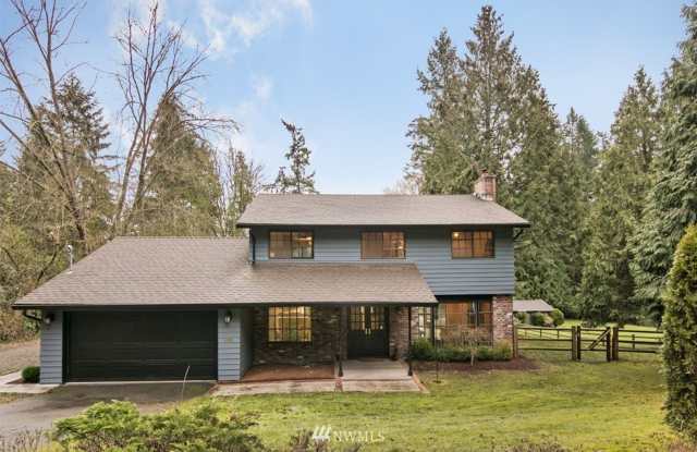 Private Bridle Trails Equestrian Retreat | Updated 4-Bedroom Home & 3-Stall Barn Gallery 1