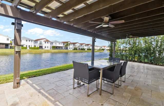 10545 NW 69th Ter photos photos