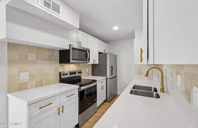5919 W Golden Lane Gallery 1