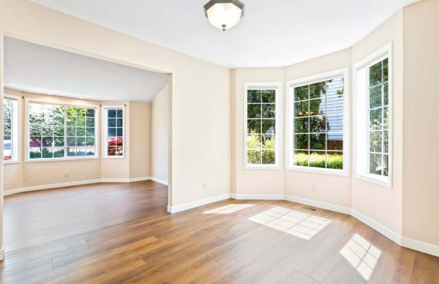 Beautiful Renovated Four Bedroom House for Rent in Renton Washington Gallery 3