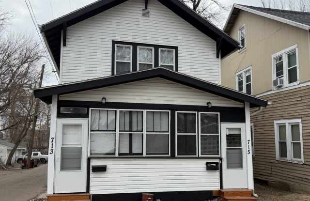 Upper Level 2 Bedroom, 1 Bathroom Duplex photos photos