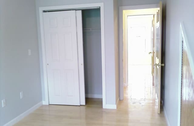 House 8 Bed Gallery 3